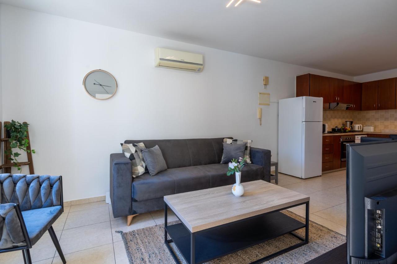 Mia 1-Bedroom Apartment In Larnaca Exterior foto