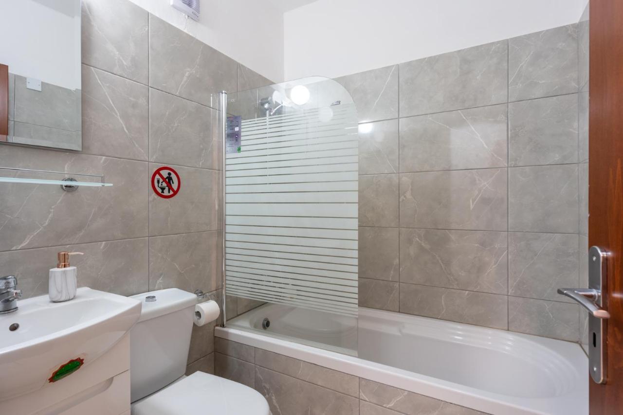 Mia 1-Bedroom Apartment In Larnaca Exterior foto